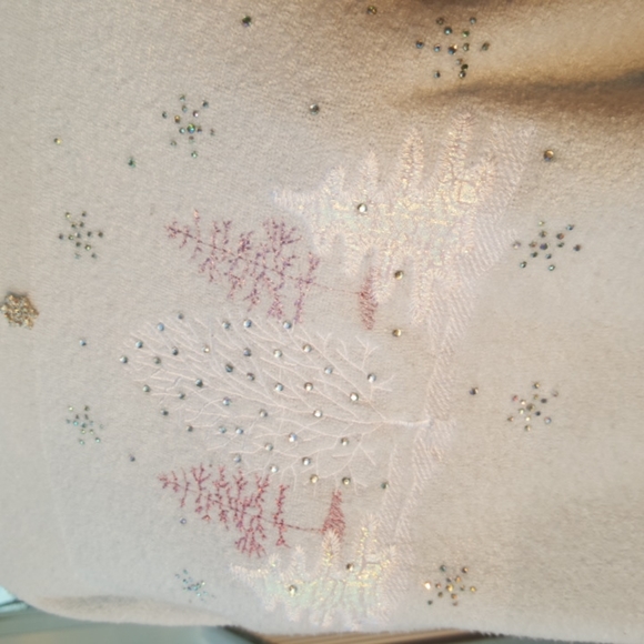DECORATED ORIGINALS ♡ Pastel Blue Embroidered Silver|White Winter Scene Top S - Picture 5 of 18